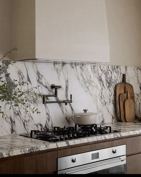 Calacatta Monet Kitchen, Calcutta Viola Marble Kitchen, Red Marble Kitchen, Marble In Kitchen, Calacatta Monet, Calacatta Marble Kitchen, Floating Shelf Kitchen, Danish Kitchen, Luxurious Kitchens