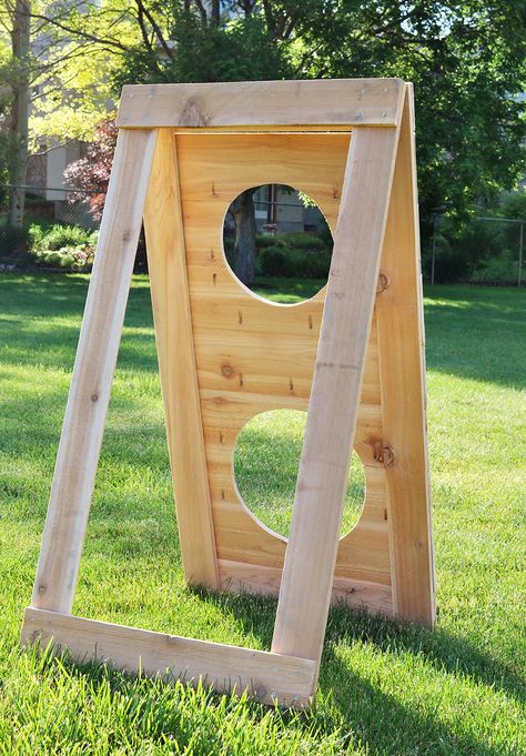 Backyard Games: Learn how to build this DIY Football Toss Game following this simple tutorial. A perfect Father's Day gift idea!! Football Toss Game, Toss Game Diy, Backyard Games Diy, Diy Yard Games, Football Diy, Outside Games, Diy Playground, Outdoor Game, Outdoor Games For Kids