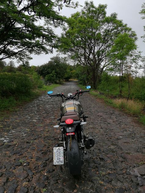 Moto Scrambler, Rocket Man, Moto Vintage, Classic Motorcycles, City Aesthetic, Cafe Racer, Rocket, Rum, Bike