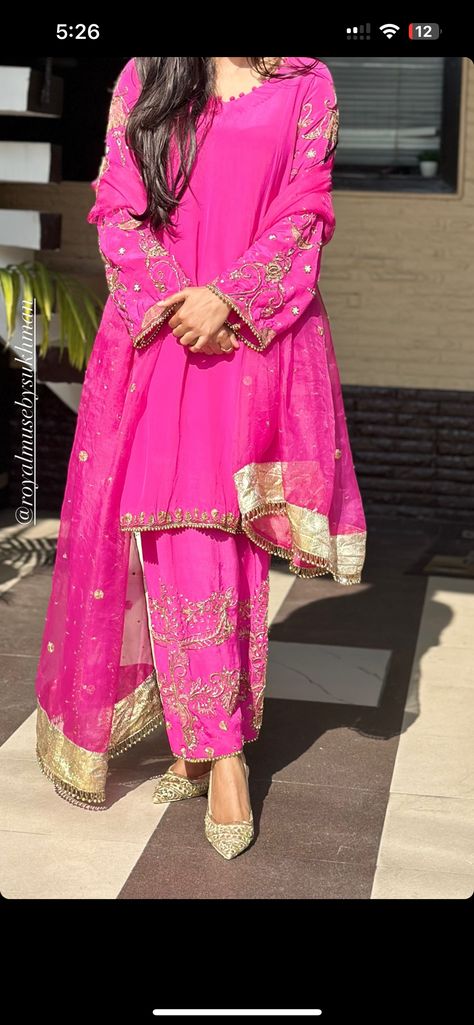 Heavy Suit Designs Indian Style, Plain Sharara Suit Designs, Modern Punjabi Outfits, Suit Designs Indian Style, Sarara Dress, Heavy Suits, Bridal Suits Punjabi, Designer Suits For Wedding, Punjabi Suit Neck Designs