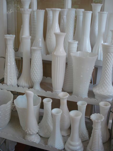 Milk Glasses, Vases Ideas, Vases Diy, Milk Glass Decor, Milk Glass Vases, Long Vases, Glass Things, Milk Glass Collection, Vase Transparent