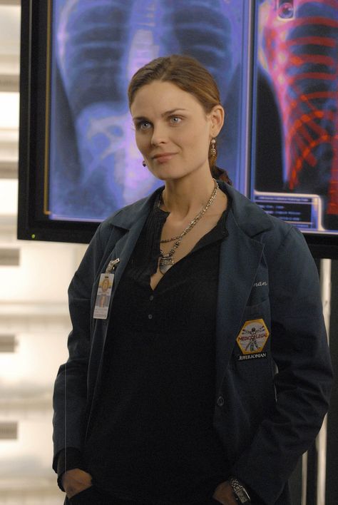 Bones Season 2 - The Girl with the Curl | Emily Deschanel as Dr. Temperance Brennan ©2006 Fox Broadcasting Co. Cr: Carin Baer/FOX Temperance Bones, Michaela Conlin, Temperance Brennan, Bones Tv Series, Booth And Bones, Booth And Brennan, Bones Tv Show, Strong Female Characters, Emily Deschanel