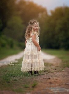 Web Photography, Champagne Lace Dresses, Country Flower Girls, Flower Girl Dresses Country, Champagne Flower Girl, Rustic Flower Girl, Flower Girl Dresses Champagne, Rustic Flower Girl Dress, Baby Lace Dress