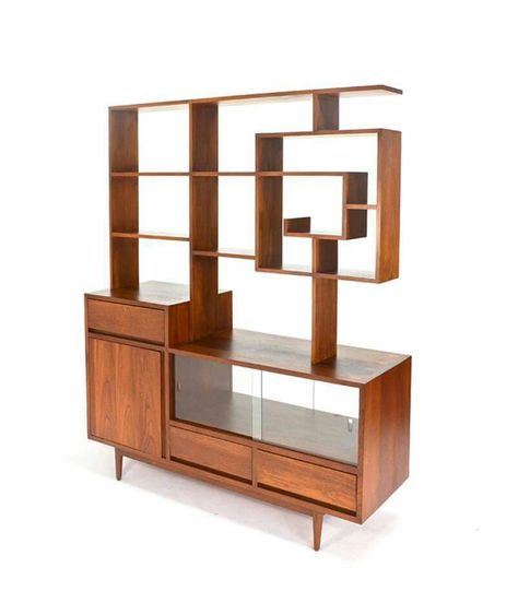 Lovely solid teak, custom-made room divider / display shelf (with removable upper shelf portion) designed by architect Richard Leitch in 1954 for his own home in, Altadena, California. 1950s Room, Retro Furniture 1950s, Room Divider Diy, Divider Bookcase, Mid Century Room Divider, Chinese Room Divider, Miami House, Room Divider Headboard, Mid Century Room