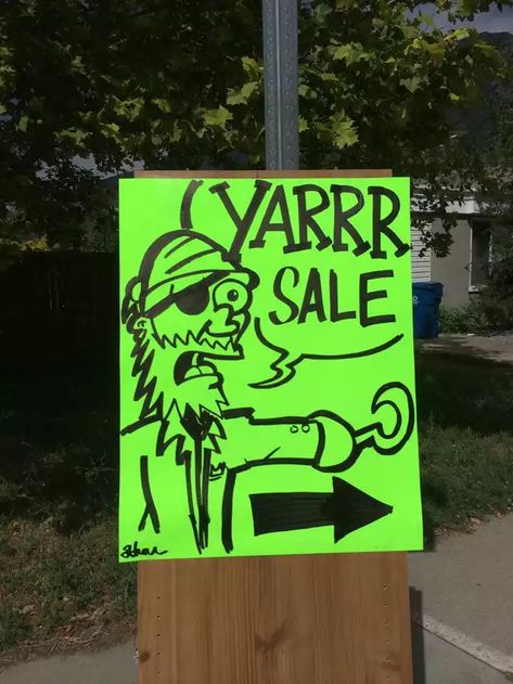 Creative Yard Sale Signs, Funny Yard Sale Signs, Funny Garage Sale Signs, Yardsale Tips, Garage Sale Signs Funny, Garage Sale Ideas Display, Yard Sale Signs Funny, Yard Sale Ideas, Easter Fundraiser