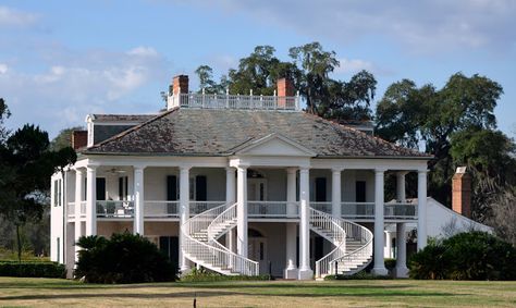 Evergreen Plantations New Orleans Plantations, Old Southern Homes, Louisiana Plantations, Southern Mansions, Southern Architecture, Southern Plantations, Antebellum Homes, Old Mansions, Abandoned House