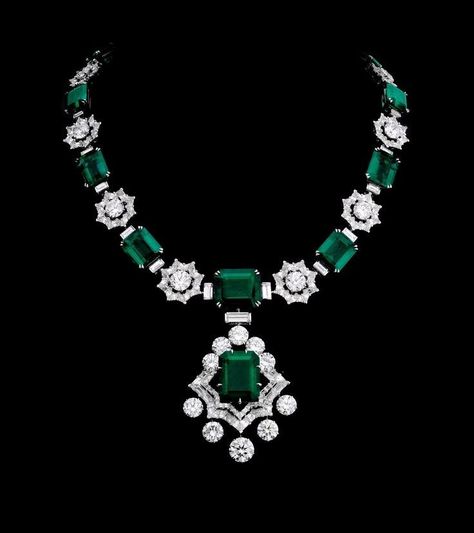 Emerald Art Deco, Emerald Art, Beautiful Diamond Necklace, Necklace Emerald, Diamond Necklace Set, Solitaire Pendant Necklace, Emerald Necklace, Fabulous Jewelry, Emerald Jewelry