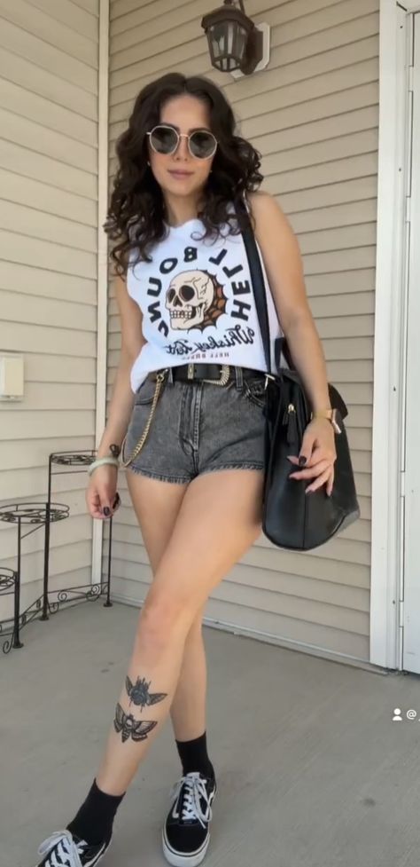 Summer Flannel Outfits Shorts, Biker Summer Outfits, Cute Summer Fair Outfits, Edgy Shorts Outfit, Hot Summer Concert Outfit, Summer Edgy Outfits Grunge, Summer Outfit Hot Weather, Soft Goth Summer Outfits, Summer Outfit Grunge