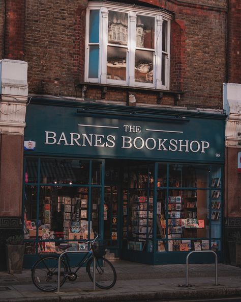 Can never resist a bookshop 📚 . . #bookshop #shopfrontspoetry #sharingaworldofshops #bookshopsofinstagram #londonbookshops #visitlondon #bookstore #1000libraries book shop #lovebooks #theshopkeepers book store London Bookstore Aesthetic, Old Bookshop Aesthetic, The Lost Bookshop Aesthetic, London Bookstore, Secondhand Bookshop, Foyles Bookshop London, Ending Story, London Aesthetic, Book Shop