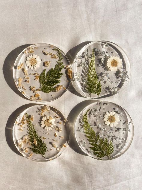 Silver Coasters, Coasters Resin, Floral Coasters, Dried Pressed Flowers, Pressed Flower Crafts, Flower Resin Jewelry, Cute Coasters, Chemical Reaction, Unique Coasters