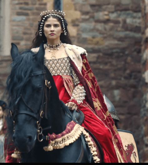 The Spanish Princess Recap: Episode 6 | Frock Flicks Spanish Queen Aesthetic, Mathilde Augusta, Joanna Of Castile, Mad Queen, The Spanish Princess, Isabella Of Castile, Medici Masters Of Florence, Queen Isabella, Spanish Queen