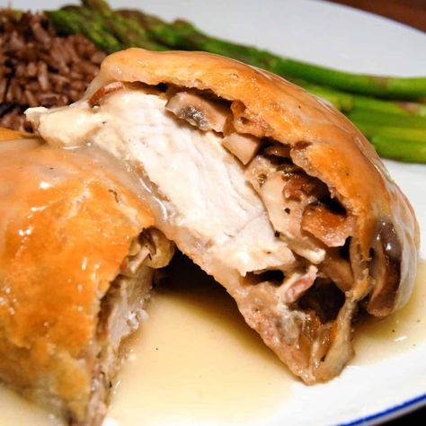 Chicken Wellington Recipe (Easy Recipe) - Comfortable Food Chicken Wellington Recipe, Mushroom And Cream Cheese, Chicken Wellington, Homemade Chicken Gravy, Wellington Recipe, Tasty Chicken, Beef Wellington, Puff Pastry Sheets, Chicken Main Dishes