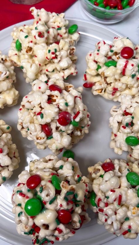 Christmas Popcorn Balls Recipe - Mom Loves Baking Christmas Popcorn Balls, Christmas Munchies, Christmas M&ms, Toffee Cookie Recipe, Popcorn Balls Recipe, Rubber Spatula, Christmas Popcorn, Popcorn Mix, Popcorn Balls