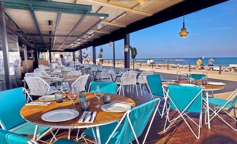 La Barceloneta, Barcelona Beach, Barcelona Restaurants, Top 10 Restaurants, Boats Luxury, Luxury Cruise, Top Restaurants, Fresh Seafood, Beach View