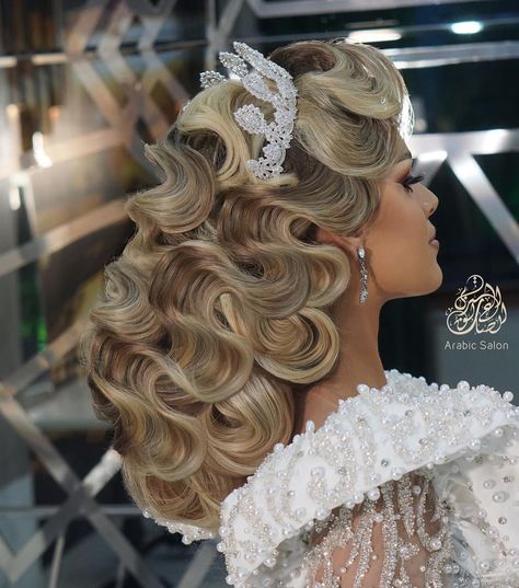 Effortless Wedding, Wedding Bun, Wedding Bun Hairstyles, Romantic Updo, Simple Wedding Hairstyles, Best Wedding Hairstyles, Long Hair Wedding Styles, Bridal Hairstyle, Womens Wedding Dresses