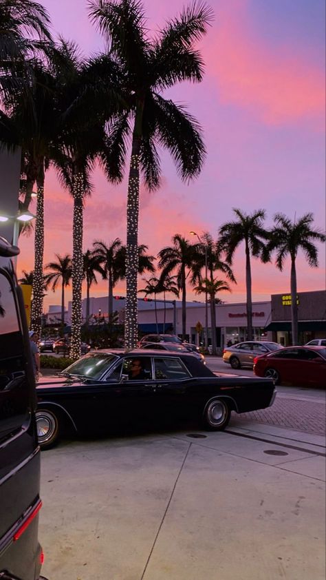 Miami Wallpaper, Los Angeles Wallpaper, Architecture Concept Drawings, Aesthetic Sunset, Look At The Sky, Gorgeous Sunset, Sun Sets, Sunset Pictures, Aesthetic Images