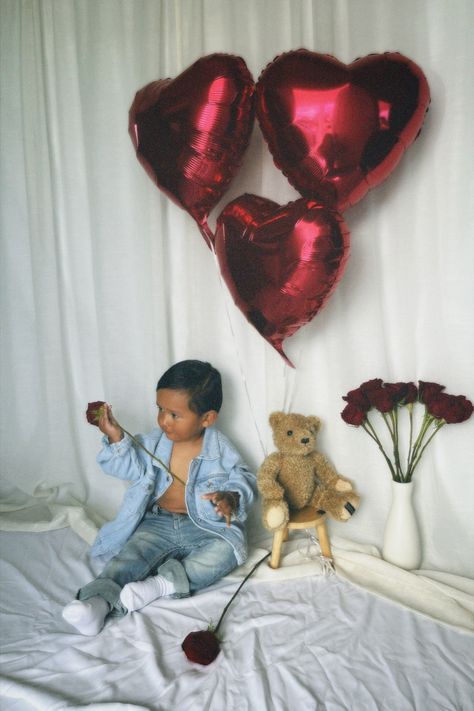 Valentines Day Picture Ideas, Photo Shoot Valentines Day, Baby Boy Valentine Pictures, Valentines Baby Photoshoot, Valentines Day Photo Shoot, Cardboard Figures, Valentine Day Decorations, At Home Photo Shoot, Baby Boy Valentines