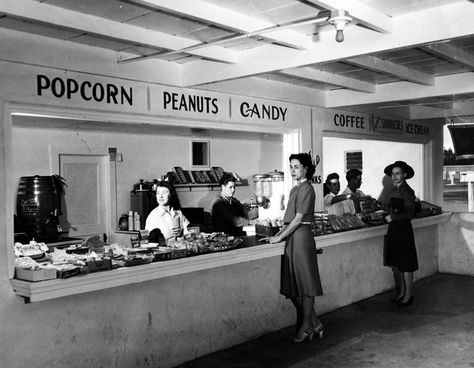 The concession stand became a big deal in 1950's. Very popular at Drive-ins but the concession stand wasn't just limited to them. They were actually put in all/ most theaters around 1930. This was an other experience that was added on to the whole feeling of watching a movie. Drive Thru Movie Theater, Movie Theater Concession, Movie Theater Concession Stand, Drive Thru Movie, Drive Inn Movies, Vintage Movie Theater, Drive In Movie Theater, Peanut Candy, Backyard Movie Nights