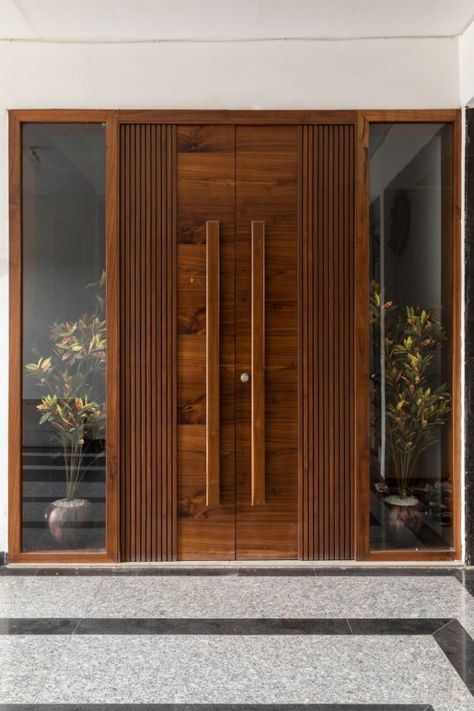 Modern Two Door Entrance, 2 Door Main Door Design, Front House Door Design, Minimal Gate Entrance, Double Door Ideas Entrance, Main Door For House, Luxurious Main Door Designs, Main 2 Door Design Entrance, Main Doors For Home