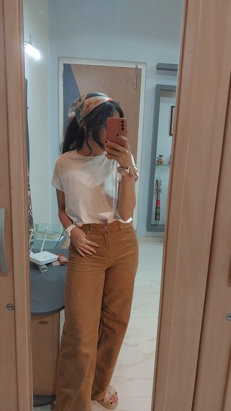 Brown Pants Outfit, Glasses White, Haircut Inspo, Rimmed Glasses, Beige Sandals, Scarf Bandana, Brown Pants, White Tee, Look Cool