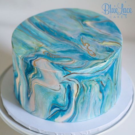 Mirror Cakes, Aqua Cake, Chocolate Mousse Cake Filling, Mirror Glaze Recipe, Cake World, Mousse Cake Decoration, Pretty Mirror, Triple Chocolate Mousse Cake, Chocolate Mousse Cake Recipe