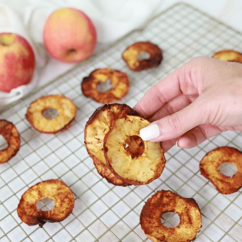 Apples In Air Fryer, Dehydrate Apples, Emeril Air Fryer, Dried Apple Chips, Emeril Lagasse Recipes, Copycat Kfc, Fried Chicken Dinner, Kfc Chicken Recipe, Dehydrated Apples