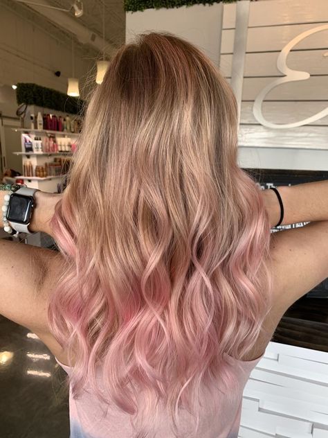 Pink Hair Streaks, Pink Hair Highlights, Pink Ombre Hair, Light Pink Hair, Pink Blonde Hair, Pink Hair Dye, Hair Color Streaks, Hair Streaks, Dirty Blonde Hair