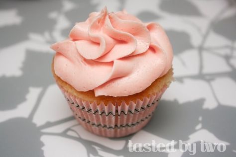 White chocolate and rosewater cupcakes from Tasted by Two Guava Cream Cheese, Guava Cupcakes, Guava Recipes, Cream Cheese Cupcakes, Buttercream Recipe, Köstliche Desserts, Icing Recipe, Yummy Cupcakes, Cake Frosting