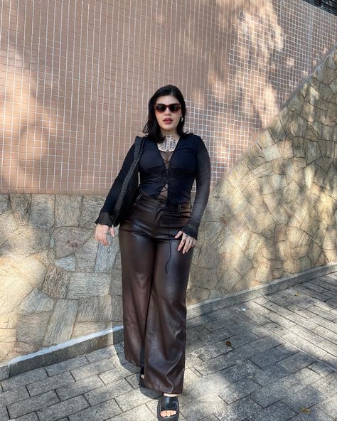 Look with leather pants and lace top Leather And Lace Outfits, Lace Outfits, Lace Outfit, Leather And Lace, Leather Pants, Lace Top, Outfit Inspirations, Lace, Pants