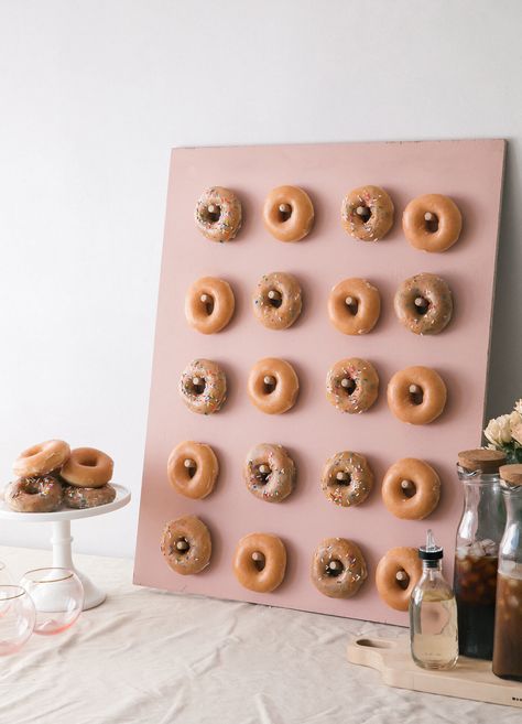 how to make a doughnut wall! Diy Donut Wall, Doughnut Wall, Diy Donut, Diy Donuts, Krispy Kreme Doughnut, Glazed Doughnuts, Zoodle Recipes, Donut Wall, Unique Desserts