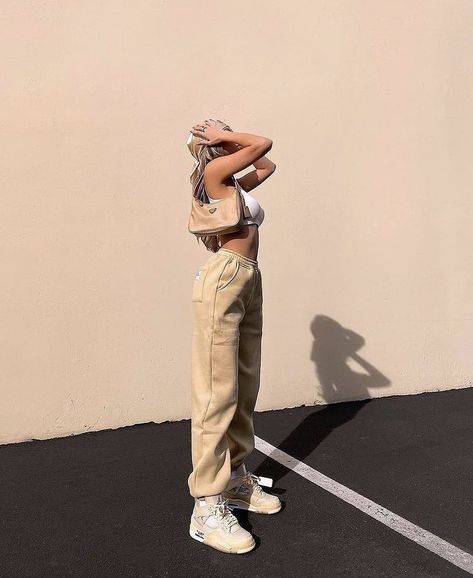 Jordan4 Outfit, Jordan 4 Retro Off White, 4s Outfit, Figures Of Speech, White Outfits For Women, Sneaker Outfits Women, Jordan Outfit, Cute Outfits With Jeans, Beige Outfit