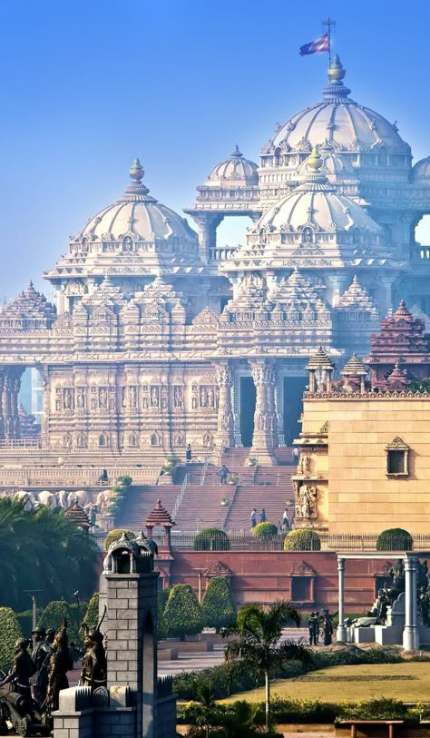 Akshardham Temple, Architecture Antique, Indian Temple Architecture, India Architecture, Great Fire Of London, Amazing India, Temple Architecture, Indian Architecture, Unique Buildings