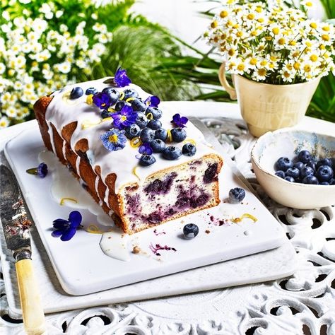 Soured cream adds richness to this recipe and helps to keep this blueberry cake deliciously moist. #blueberry #cake #summerdesserts Blueberry Lemon Loaf, Lemon Loaf Cake Recipe, Easter Cake Easy, Lemon Loaf Cake, Loaf Cake Recipes, Blueberry Desserts, Lemon Loaf, Mothers Day Cake, Tea Party Food