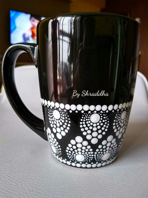 Dot Painting On Cups, Coffee Mug Crafts, Coffee Cup Art, Mandala Canvas, Paper Vase, Painted Rocks Diy, Mandala Rocks, Painted Mugs, Dot Mandala