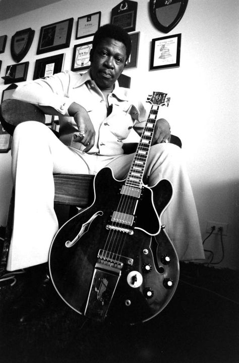 Portrait of musician B.B. King in 1972. King B, Bb King, Roger Daltrey, Bruce Weber, King Photo, Van Morrison, Blues Musicians, Mark Knopfler, Sheryl Crow