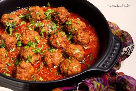 how to make Afghani Meatball Curry recipe afghani kofta challow recipe afghani meatballs recipe afghani kofta recipe Kofta In Tomato Sauce, Afghan Kofta Recipe, Afghani Burger, Beef Kofta Recipe, Meatball Curry, Malai Kofta Curry, Afghan Eggplant, Afghanistan Food, Kofta Curry Recipe