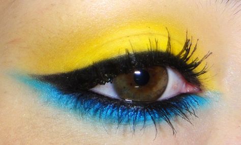 Eyes Blue And Yellow Eyeshadow, Navy Blue Eyeshadow, Disney Eye Makeup, Popping Colors, Pink Eyeshadow Look, Blue Eyeshadow Looks, Yellow Makeup, Yellow Eyeshadow, Cute Eyeshadow Looks