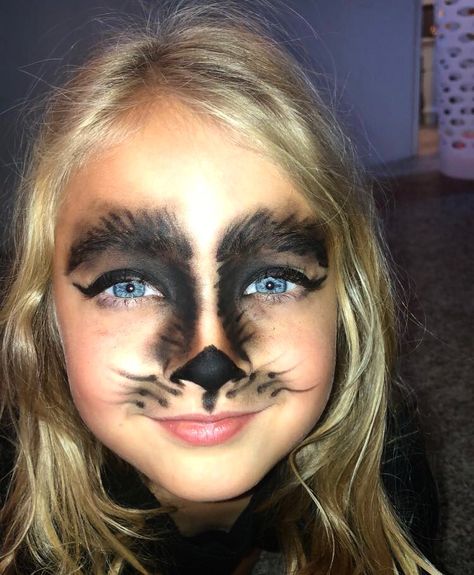 Halloween girl makeup- Werewolf 🐺 Werewolf Makeup Kids Easy, Kids Werewolf Makeup, Wolf Makeup Kids, Werewolf Makeup Kids, Diy Werewolf Costume, Wolf Costume Makeup, Wearwolf Makeup, Werewolf Hair, Girl Werewolf Costume