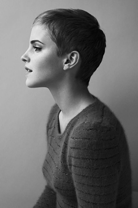 Emma Watson Pixie, Emma Watson Short Hair, Very Short Pixie Cuts, Top Girl, Penteado Cabelo Curto, Short Pixie Haircuts, Short Pixie Cut, Short Hair Styles Pixie, 인물 사진