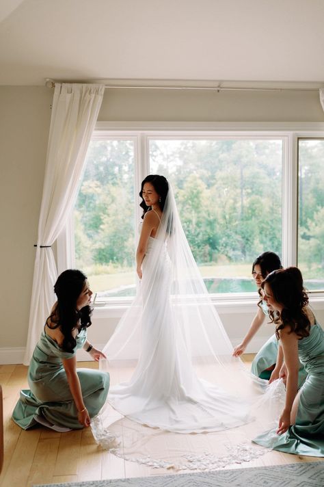 bride getting ready with bridesmaids morning happy smiles laughter whistle bear golf club wedding Toronto Wedding Photographer Jacqueline James Photography Getting Ready Wedding Photos Bride, Bridal Getting Ready Pictures, Getting Ready Photoshoot, Wedding Morning Getting Ready, Wedding Getting Ready Pictures, Before Wedding Pictures, Wedding Photography Getting Ready, Wedding Get Ready, Wedding Getting Ready Photos