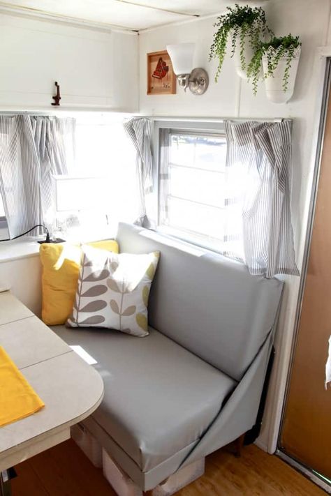 Travel Trailer Interior, Camper Interior Design, Caravan Renovation, Old Campers, Caravan Interior, Rv Homes, Small Campers, Cool Campers, Camper Remodel