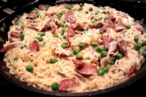 Creamy 20-Minute Ramen Sausage Skillet Recipe: A Creative Way to Use Ramen Noodles #30secondmom Sausage Ramen, Creamy Ramen, Chicken Breast Instant Pot Recipes, Sausage Skillet Recipe, Fast Healthy Food, Chicken Breast Casserole Recipes, Chicken Breast Casserole, Chicken Breast Instant Pot, Sausage Skillet