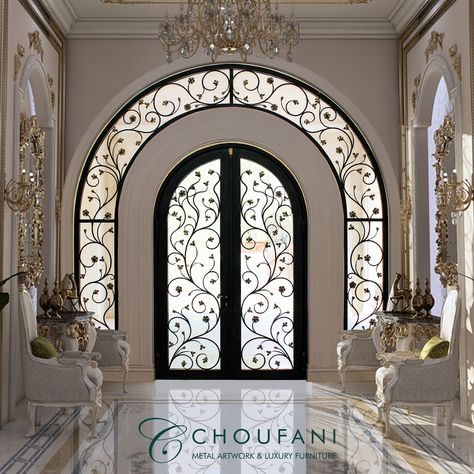 A home with a wrought iron arched door made of flowers and leaves encompassed by a arched decorative panel. Dolly House, الإمارات العربية المتحدة, Entrance Lobby, Front Entryway, Tuscan Design, Entrance Door Design, Wrought Iron Doors, House Gate Design, Arched Doors