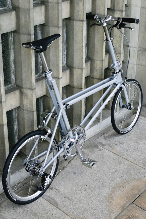 Whippet Bicycle: A British Folding Bike Designed for Urban Living Folding Bike Design, Mini Velo, Cars Ideas, Design Cars, Road Bike Women, Mountain Bike Shoes, Bicycle Maintenance, Cool Bike Accessories, Folding Bicycle