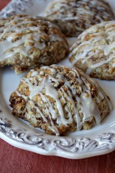 Cinnamon Bun Scones breakfast or brunch recipe - from RecipeGirl.com Pane Dolce, Scones Recipe, Breakfast Sweets, Cinnamon Recipes, Recipe Girl, Cinnamon Bun, Think Food, Scone Recipe, Cinnamon Buns