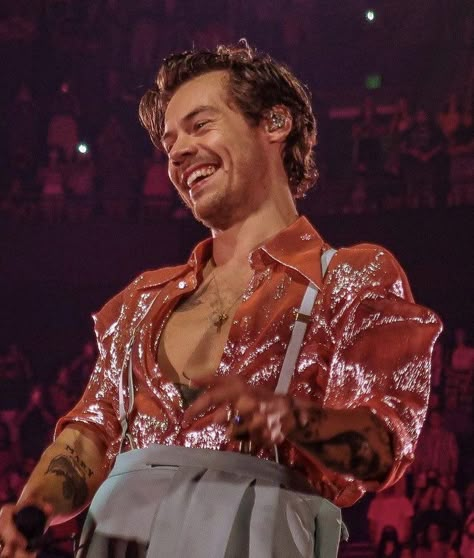 Harry Styles Lockscreen, Love On Tour Outfits, Harry Styles Update, Haikou, Harry Styles Pictures, Harry Styles Photos, Mr Style, Harry Styles Love On Tour, Harry Edward Styles