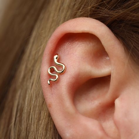 Tragus Piercing Minimalist, Gold Tragus Piercing, Gold Helix Piercing, Helix Gold Piercing, Snake Helix Piercing, Minimalist Gold-plated Cartilage Earrings, Snake Flat Piercing, Tragus Piercing, Piercing Tragus