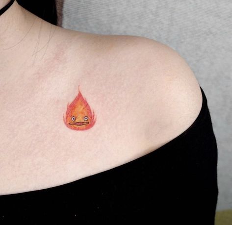 Howls Moving Castle Tattoo Calcifer, Howls Moving Castle Movie, Hana Tattoo, Flash Tattoo Anime, Calcifer Tattoo, Howls Moving Castle Tattoo, Howl's Moving Castle Tattoo, Tattoos Cartoon, Tatuaje Studio Ghibli