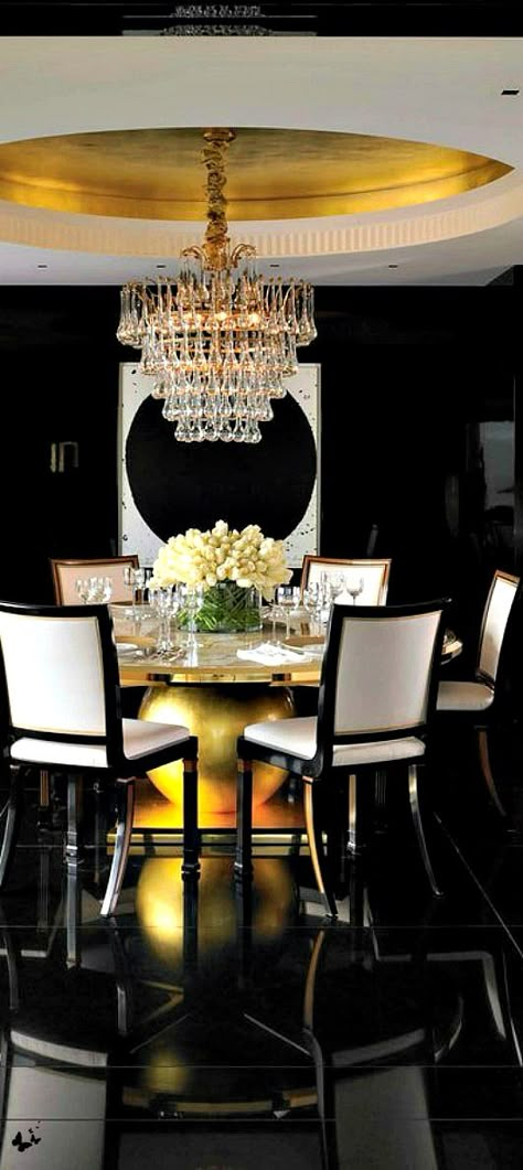 . Gold Dining Room, Dining Room Interiors, Elegant Dining Room, Luxury Dining, Dining Room Inspiration, Elegant Dining, Dining Room Design, Room Table, Luxury Interior