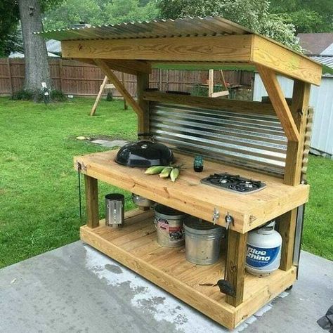 I Love Woodworking: 130 Times Woodworking Enthusiasts Took Their Projects To Another Level And Shared The Results In This Instagram Account Bbq Shelter Ideas, Pallet Garden Benches, Pallet Kitchen, Outdoor Kitchen Bars, Outdoor Bbq Kitchen, Bbq Kitchen, Beautiful Home Designs, Built In Grill, Diy Outdoor Kitchen